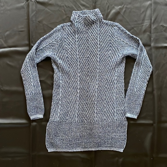 Blue Sweater - Picture 1 of 2